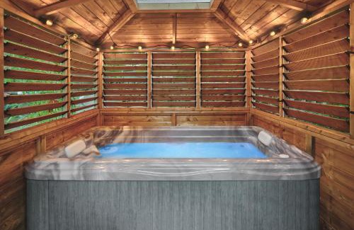 Lindale Casa | Coronation Cottages, Modernised 200-Year-Old Lake District Cottage Getaway for Two