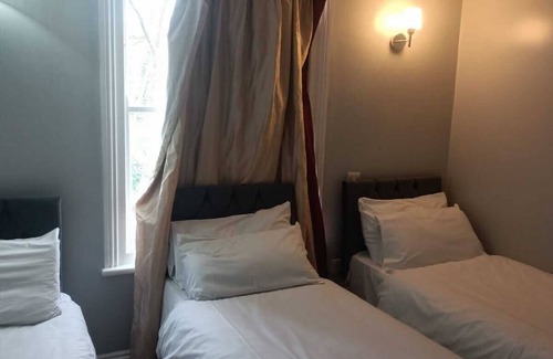 Earl's Court Hotel | Coronation Hotel