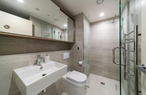 Arthur's Point Apartamento | Coronet Apartment, Complete comfort and views