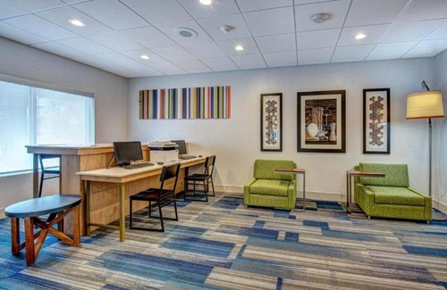 Avenel Casa | Corporate businesses and New York City are close to this room !