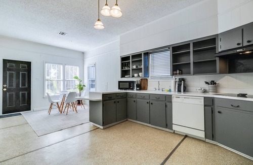 Freetown - Port Rico Casa | Corporate Comfort in Freetown - Port Rico Spacious Homes for Work Crews