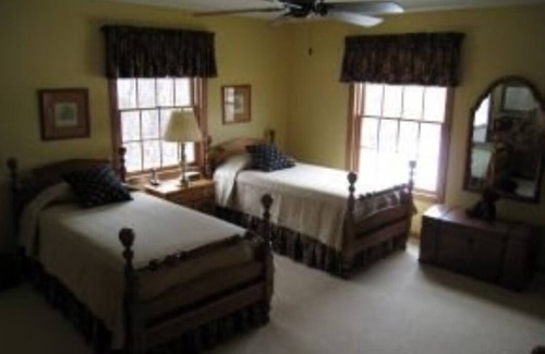 Black Wolf Casa | Corporate Executive Rental for EAA Airventure Close to EAA w/ flying over house!