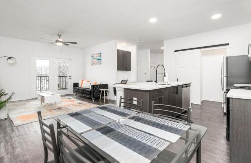 Whitestown Apartamento | Corporate Housing by MGM