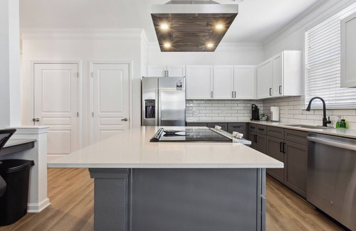 Frisco Apartamento | Corporate Luxe Suite, near Legacy West + The Star
