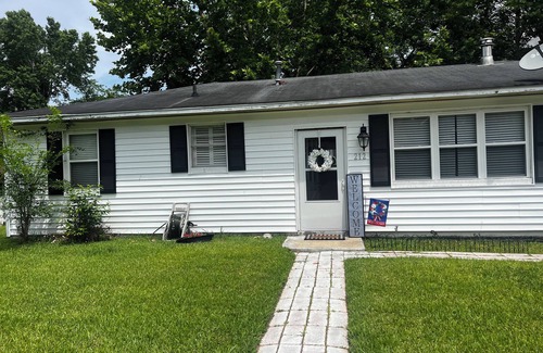Goose Creek Casa | Corporate or Travel Nursing Housing in Quiet neighborhood