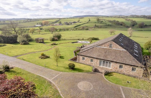 Burnley Casa | Corporate, Retreat Stays, Team Building, Birthday Celebrations