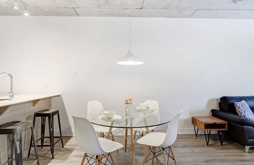 Chinatown Apartamento | Corporate Stays | Livmore | Perfect Downtown Spot 1 BR