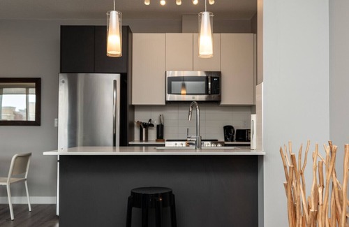 North Central Edmonton Apartamento | Corporate Stays | Village on 105 1 Bedroom