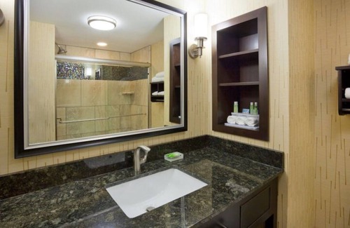 Quad Cities Casa | Corporate travelers will love staying at our room in Davenport !1