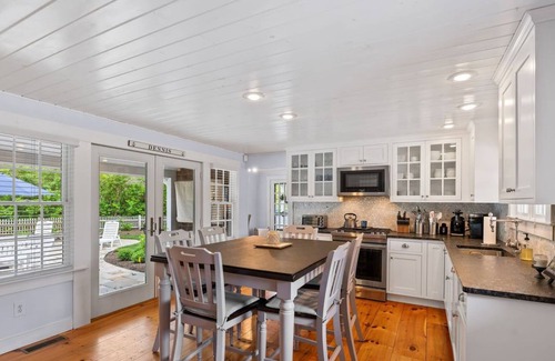 Dennis Casa | Corporation Beach Classic: 104-D Charming Renovated Home in the Heart of Dennis – Walk to Beach!