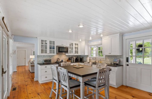 Dennis Casa | Corporation Beach Classic: 104-D Charming Renovated Home in the Heart of Dennis – Walk to Beach!