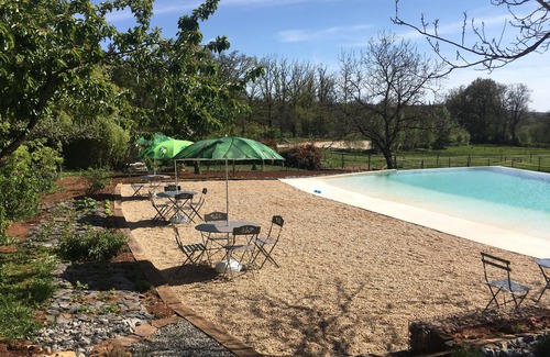 Saint-Maurice-en-Quercy Casa | Corps de Ferme Rénovée en une Maison de Campagne et Gîtes Avec Piscine