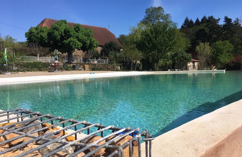 Saint-Maurice-en-Quercy Casa | Corps de Ferme Rénovée en une Maison de Campagne et Gîtes Avec Piscine