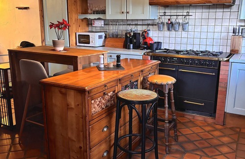 Bonne Casa | Corps de Ferme Rénové Avec Cheminée, Juste à Côté de Sentiers de Randonnées