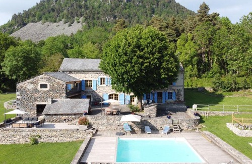 Saint-Etienne-Lardeyrol Cama Y Desayuno | Corps de ferme rénové avec piscine et terrasses paisibles, à 1h30 de Lyon - FR-1-582-396