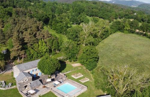 Saint-Etienne-Lardeyrol Cama Y Desayuno | Corps de ferme rénové avec piscine et terrasses paisibles, à 1h30 de Lyon - FR-1-582-396