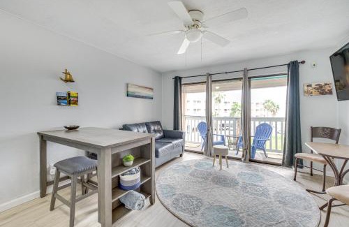 North Beach Apartamento | Corpus Christi Condo Pool and Access to North Beach