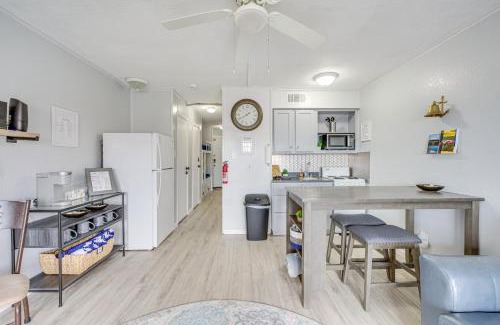 North Beach Apartamento | Corpus Christi Condo Pool and Access to North Beach
