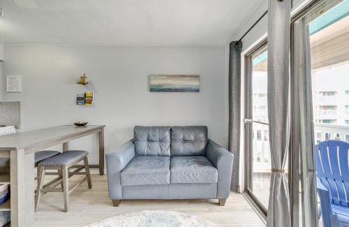 North Beach Apartamento | Corpus Christi Condo Pool and Access to North Beach