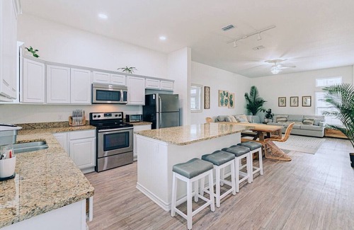 Corpus Christi Apartamento | Corpus · Walk to Whitecap Beach - Heated Pool, AC, Parking