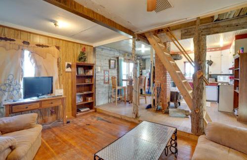 Lindsay Casa | Corral Creek Cow Camp Pet-Friendly Circle Cabin