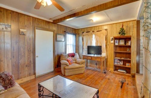 Lindsay Casa | Corral Creek Cow Camp Pet-Friendly Circle Cabin