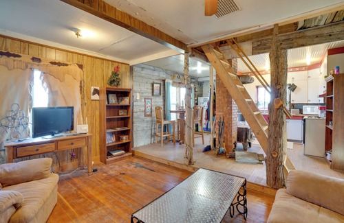 Lindsay Cabaña | Corral Creek Cow Camp: Pet-friendly Circle Cabin