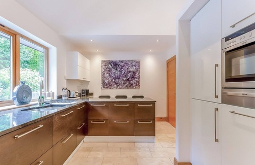 The Braes Cabaña | Corrie Burn Villa is located on Braes of Ullapool with spectacular sea views.