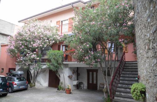 Gardola Apartamento | CORTE FABRIZIO – SCHÖNE FERIENWOHNUNG IM HISTORISCHEN ORTSKERN VON TIGNALE