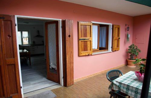 Gardola Apartamento | CORTE FABRIZIO – SCHÖNE FERIENWOHNUNG IM HISTORISCHEN ORTSKERN VON TIGNALE