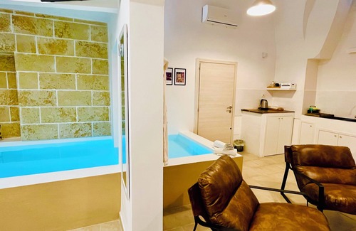 Nardo Apartamento | Corte Gabellone historic home, suites with private pool in the heart of Nardò