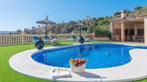 Viñuela Casa | Cortijo Angela Viñuela by Ruralidays