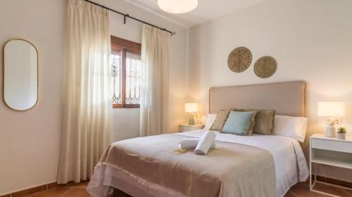 Viñuela Casa | Cortijo Angela Viñuela by Ruralidays