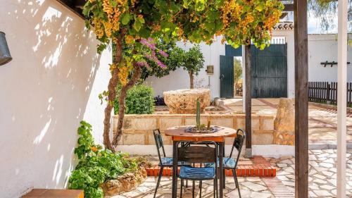 Fuente de Piedra Casa | Cortijo del Coco 1 Fuente de Piedra by Ruralidays