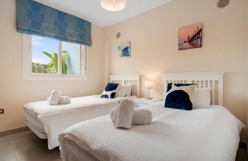 Nueva Milla de Oro Apartamento | Cortijo Del Mar Resort 2 Bed Apartment Sleeps up to 5
