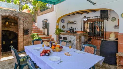 Carcabuey Casa | Cortijo la Algallumbilla Carcabuey by Ruralidays
