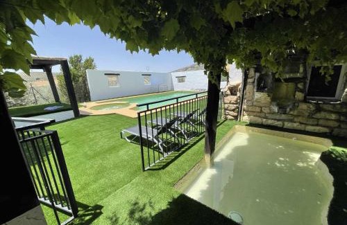 Villanueva Mesia Casa | Cortijo Rural Español Ideal para desconectar!