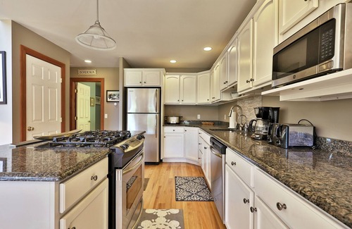 Killington Casa | Cortina Mountain Chalet - Outdoor Hot Tub - Close to Pico and Killington Mountains