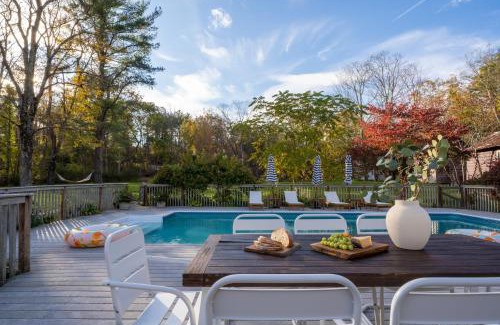 Saugerties Casa | Cortland by AvantStay Charming Heritage Estate w Private Lake Pool