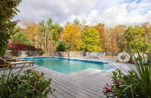 Saugerties Casa | Cortland by AvantStay Charming Heritage Estate w Private Lake Pool