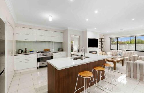 Barwon Heads Casa | Corymbia Barwon Heads Modern Family Getaway!