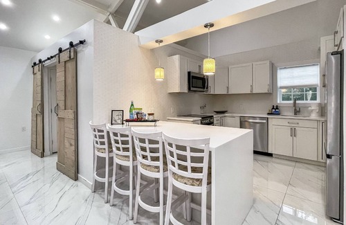 Cos Cob Cabaña | Cos Cob Cottage- Full Kitchen, Pet Friendly