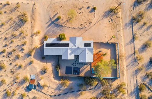 Joshua Tree Casa | Cosmic Wave - Mountain Views Spa Fenced Yard