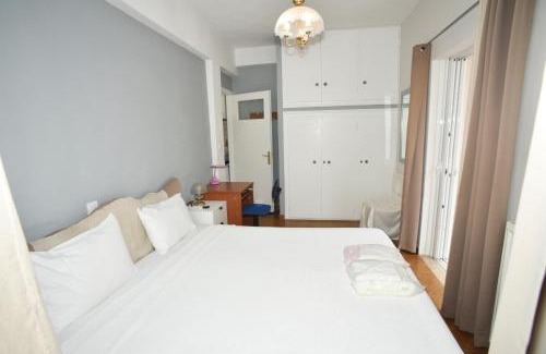 Monemvasia Apartamento | Cosmo Rooms - Seaside Elegance with Views of Monemvasia Castle
