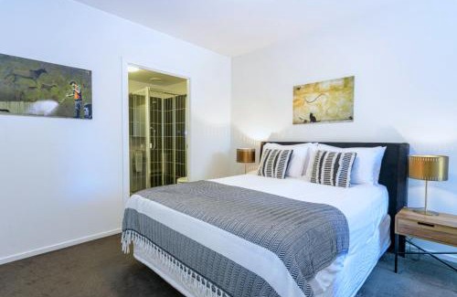 Carlton Apartamento | Cosmo Stays- Designer Apartment Fabulous Location