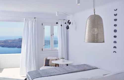 Fira Hotel | Cosmopolitan Suites
