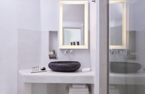 Fira Hotel | Cosmopolitan Suites