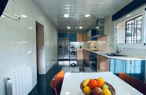 Vidreres Casa | Casa vacaciones Costa Brava con jardín, piscina y pista deportes. Ideal familias