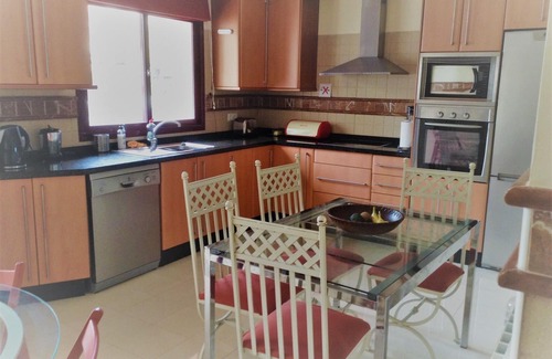 Coin Villa | CostA del Sol. Hermosa villa de cuatro dormitorios con impresionantes vistas y piscina privada.