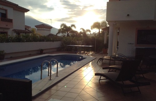 Coin Villa | CostA del Sol. Hermosa villa de cuatro dormitorios con impresionantes vistas y piscina privada.